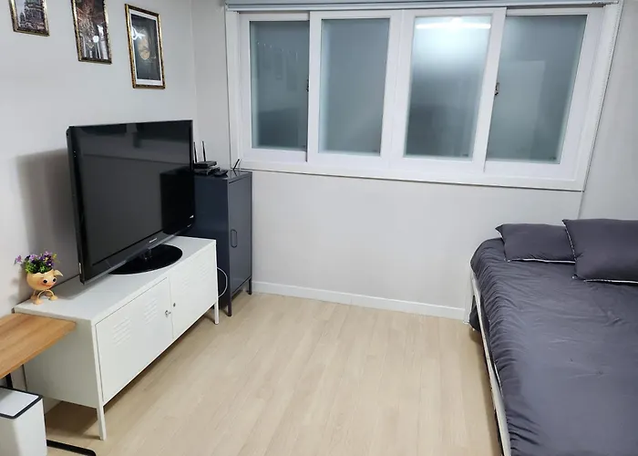 Brand New 2 Bedroom #6 Apartment *
